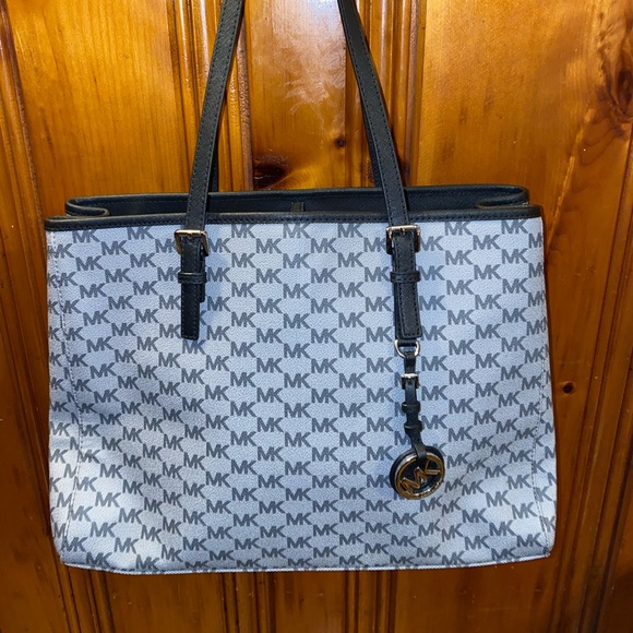 michael kors signature voyager east west tote bag - Picture 2 of 11